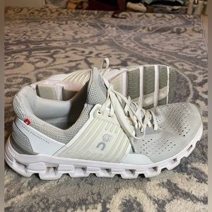 On Cloud Women’s Sneakers - Cloudswift Glacier/white and pink